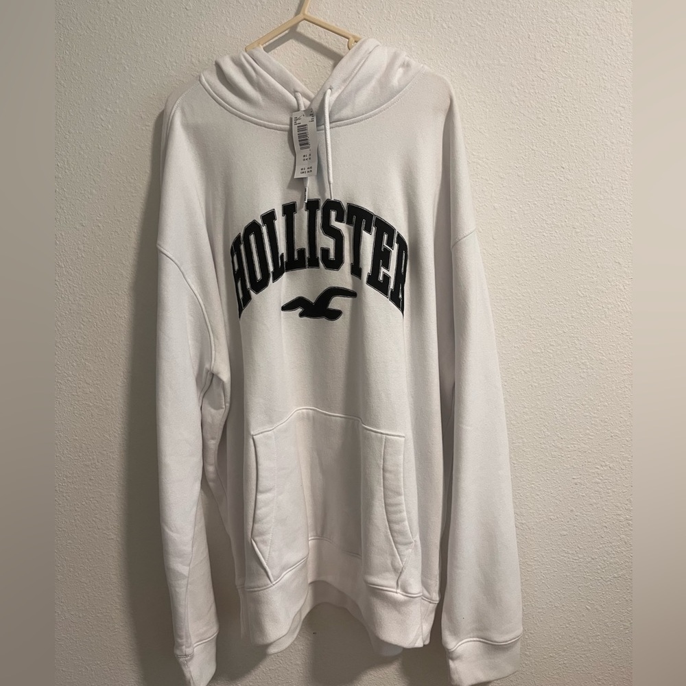 NWT Hollister men’s white hoodie in size XL